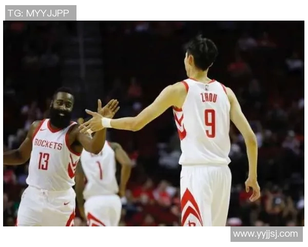 周琦加盟火箭首次出现NBA赛场，引发球迷热议