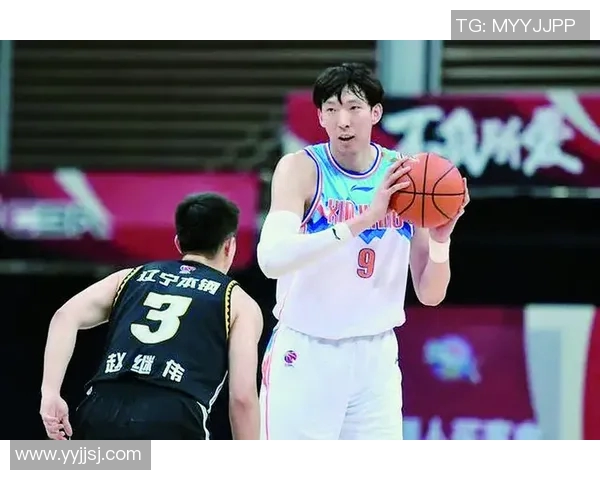 周琦在CBA比赛中表现抢眼，被誉为当之无愧的篮球天才